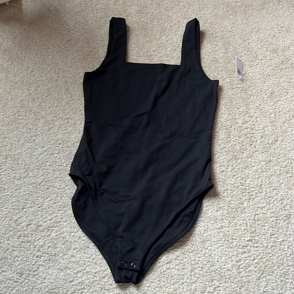 Old navy Sleeveless Square-Neck Bodysuit - black - Picture 3 of 6
